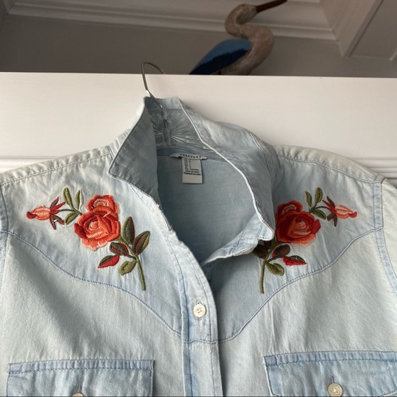 Embroidered Denim Shirt Size L Forever 21 - Picture 5 of 10